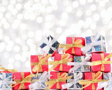 Renkli hediyeler yakın çekim 