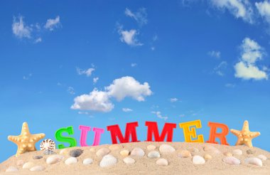 Bir sahil kumu yaz harfler