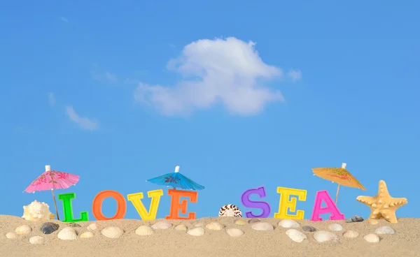 Liebe Meer Buchstaben am Strand Sand — Stockfoto