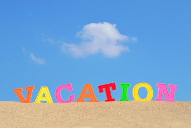 Bir sahil kumu tatil harfler