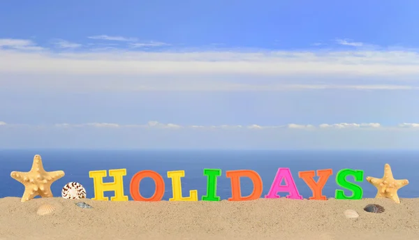 Cartas de férias em uma areia de praia — Fotografia de Stock