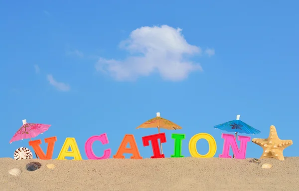 Cartas de férias em uma areia de praia — Fotografia de Stock