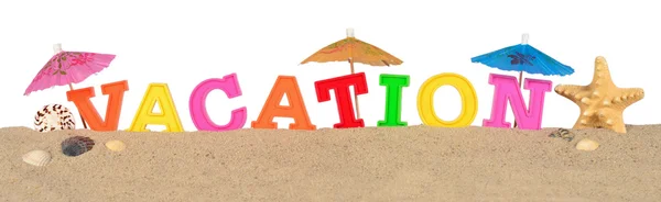 Vakantie letters op een strand zand op een wit — Stockfoto