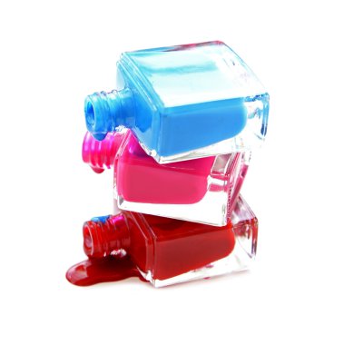 oje yığılmış şişeleri üzerinde beyaz izole dan damlayan