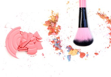 gözleri gölge ve üzerinde beyaz izole fırça makyaj