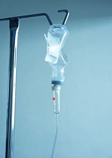 Flacon pour perfusion avec solution saline — Photo