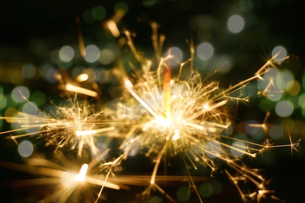 Vista da vicino di sparkler in fiamme — Foto Stock