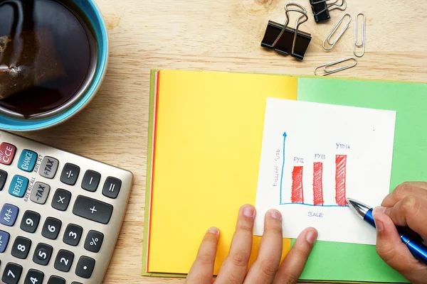 Gráficos, gráficos, mesa de negocios. El lugar de trabajo de los empresarios . — Foto de Stock