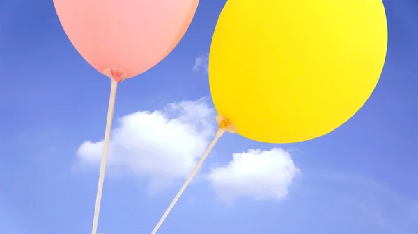 Chomáč balónků na modré obloze — Stock fotografie