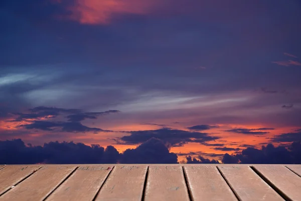 Houten vloer met twilight sky — Stockfoto