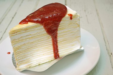 Çilekli krep pasta yakın çekim