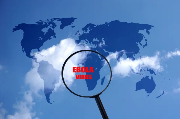 Эбола опасность в Западной Африке, карта мира и увеличительное стекло — стоковое фото