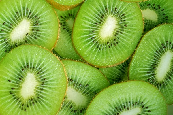 Segment van kiwi fruit voor achtergrond — Stockfoto