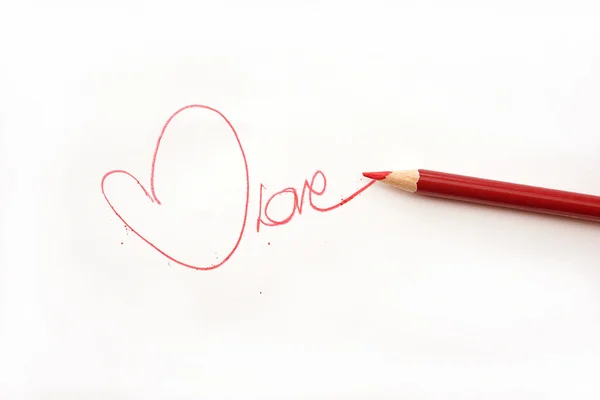 Lápis desenha coração, isolado em fundo branco — Fotografia de Stock