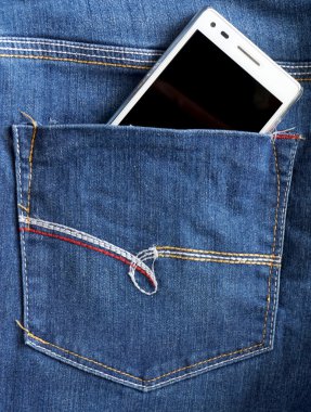 kot pantolon cebinde cep telefonu