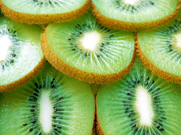 Vele segmenten van kiwi fruit — Stockfoto