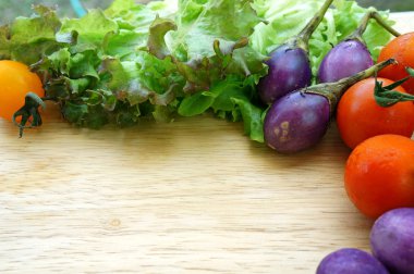 ahşap plaka karışık sebze