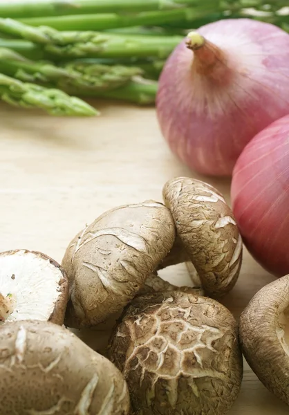 Fresh vegetables: Onion, mushroom, asparagus — Stock Photo, Image