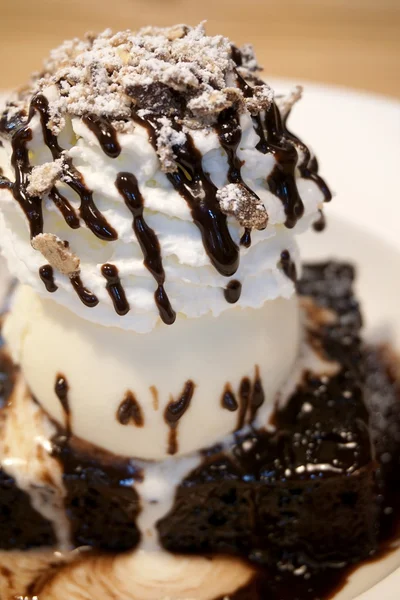 크림 맛 있는 초콜릿 퐁 (가까이) — 스톡 사진