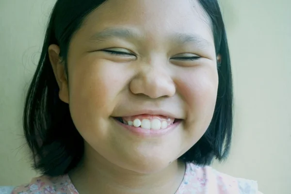 Retrato de una hermosa liitle girl de cerca —  Fotos de Stock