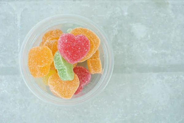 Geleias de frutas doces corações na tigela — Fotografia de Stock