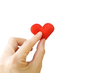 Beyaz arka plan (kırpma yolu üzerinde izole kırmızı kalp tutan el)