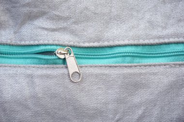 Mavi kumaş arkaplanda fermuar