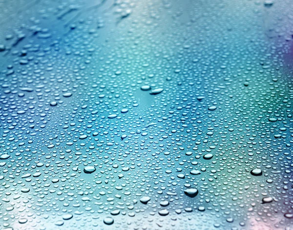 Fond bleu abstrait. Liquide sur verre sale. (ciblage sélectif ) — Photo