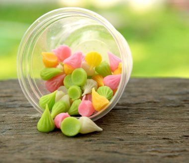 Candy Aalaw kutusunun içinde