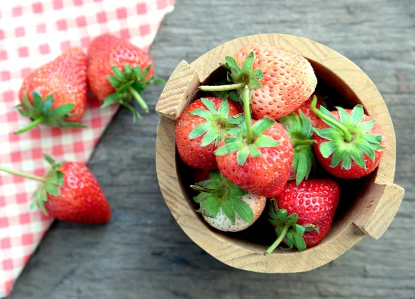 Fresh strawberry in wooden bucket — Stock Photo, Image