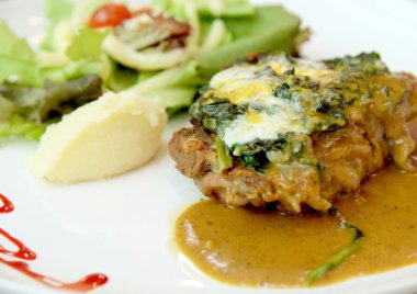 pişmiş patates ve sebze, ızgara biftek