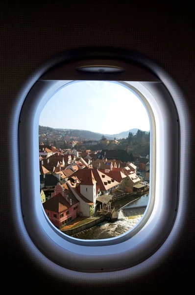 Cesky Krumlov, République tchèque dans le hublot de l'avion — Photo