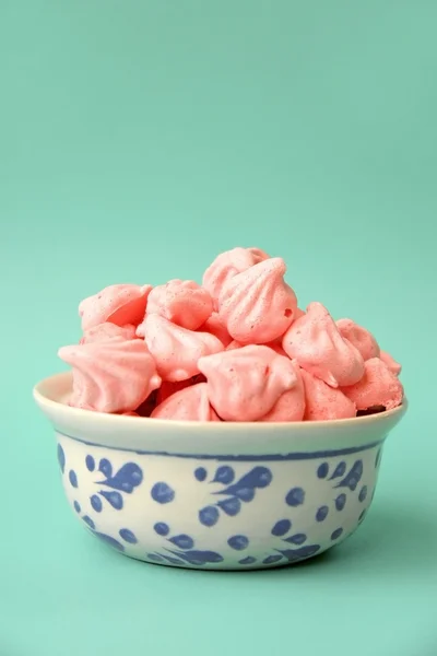 Tazón de galletas de merengue dulce — Foto de Stock