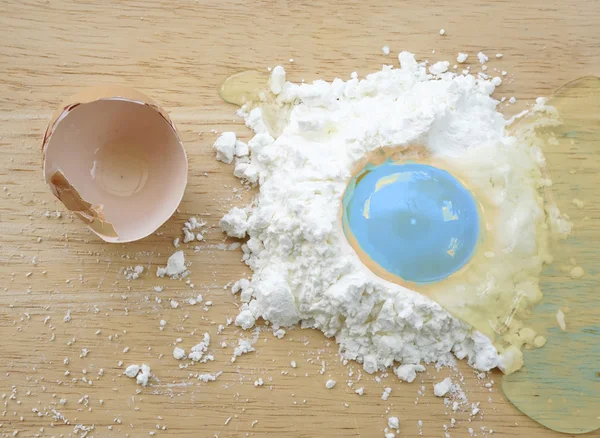 Egg with blue yolk (make a different concept) — Stok fotoğraf