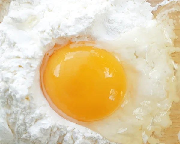 Primer plano de la yema de huevo — Foto de Stock