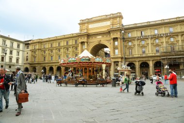 Milan, İtalya - April17, 2015: Görünüm, Piazza della Republica Floransa, İtalya için 17 Nisan 2015 tarihinde.