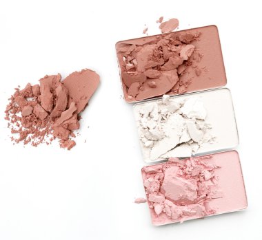 Kalıcı makyaj toz beyaz zemin üzerinde üç gölge rengi