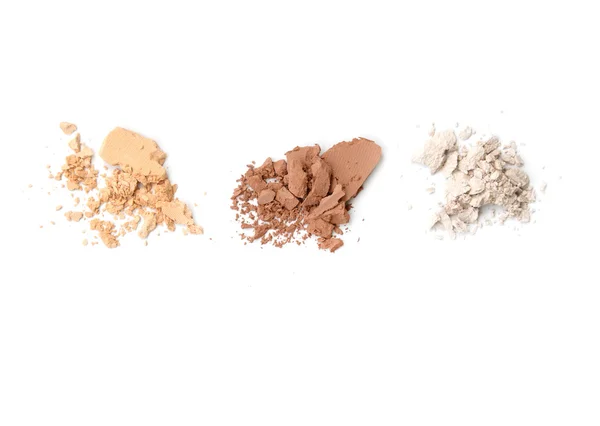 Tre skugga färger av make-up pulver på vit bakgrund — Stockfoto