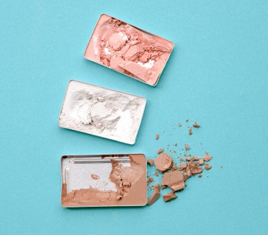 güzel parlak göz gölgeler mavi zemin üzerine