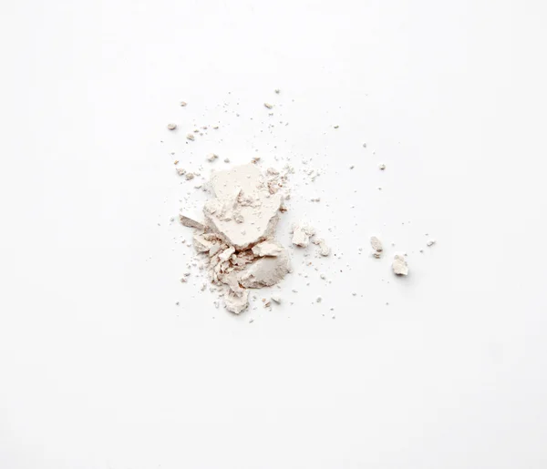 Ίδρυμα μακιγιάζ σε σκόνη που απομονώνονται σε λευκό φόντο — Φωτογραφία Αρχείου
