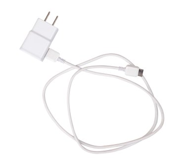Adaptör şarj usb kablosu ile izole beyaz (kırpma yolu)
