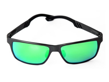 Yaz sezonu beyaz arka plan üzerinde renkli Güneş gözlükleri