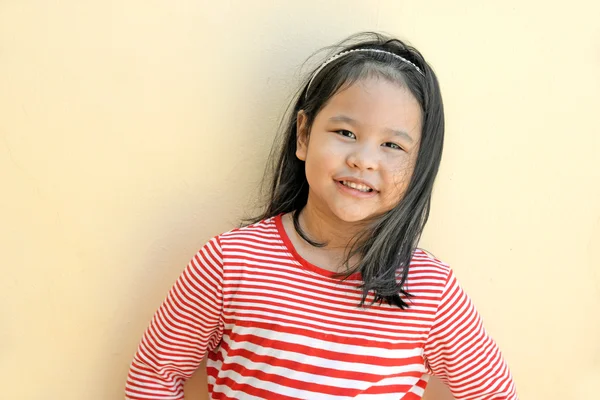 Glückliches kleines Mädchen — Stockfoto