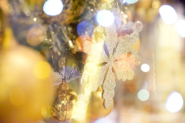 Primo piano delle decorazioni dell'albero di Natale — Foto Stock