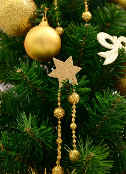 Gros plan des décorations d'arbres de Noël — Photo
