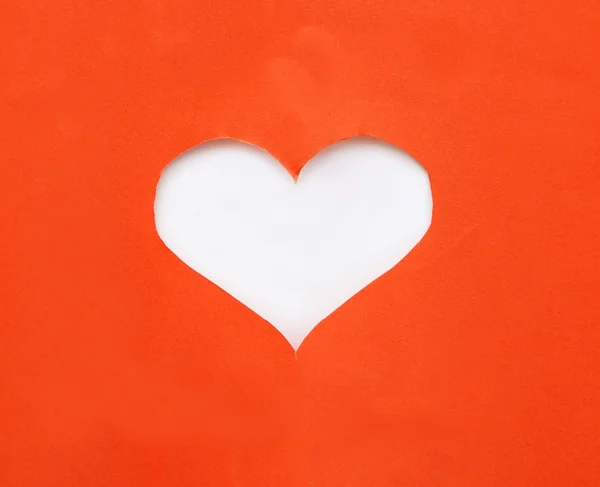 Papel rasgado vermelho em forma de coração símbolo sobre fundo branco — Fotografia de Stock