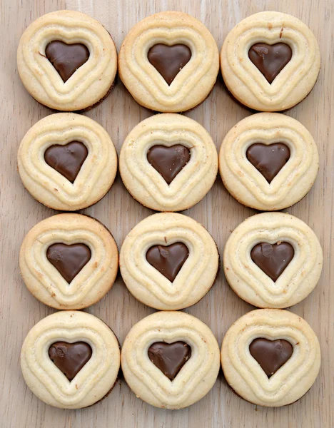 Čokoládové sušenky ve tvaru srdce — Stock fotografie