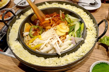 Galbi Korece kızarmış peynirli Soslu tavuk