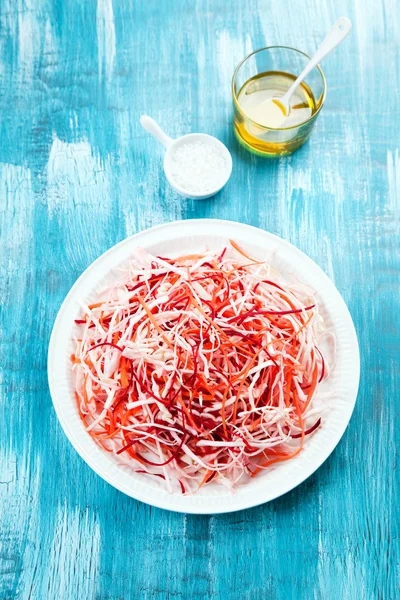 Salad with cabbage and beets — Stock Photo, Image