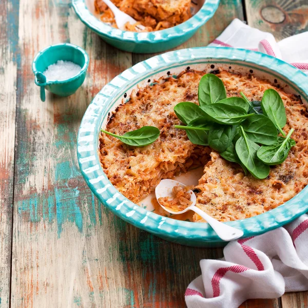 Cazuela con repollo y carne — Foto de Stock